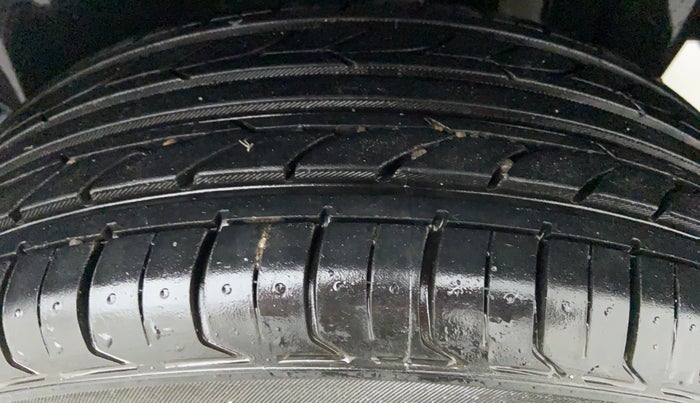 2017 Maruti Swift LXI OPT, Petrol, Manual, 23,368 km, Left Rear Tyre Tread