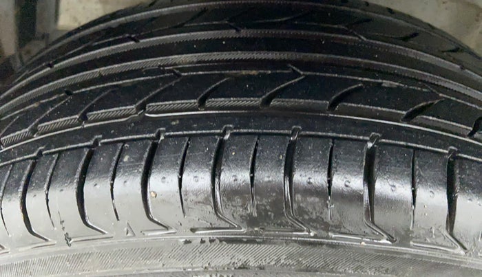 2017 Maruti Swift LXI OPT, Petrol, Manual, 23,368 km, Left Front Tyre Tread