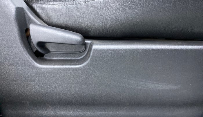 2017 Maruti Wagon R 1.0 VXI, Petrol, Manual, 27,302 km, Driver Side Adjustment Panel