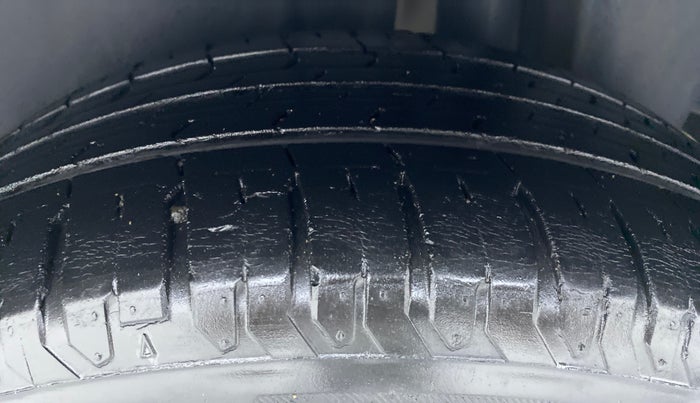 2016 Maruti Ciaz VDI+ SHVS, Diesel, Manual, 88,735 km, Left Rear Tyre Tread