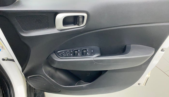 2019 Hyundai VENUE SX 1.0 TURBO, Petrol, Manual, 17,156 km, Driver Side Door Panels Control
