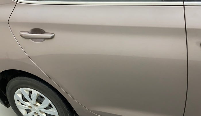 2018 Hyundai Verna 1.4 EX PETROL, Petrol, Manual, 64,469 km, Right rear door - Minor scratches