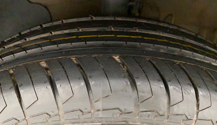 2018 Hyundai Verna 1.4 EX PETROL, Petrol, Manual, 64,469 km, Left Front Tyre Tread
