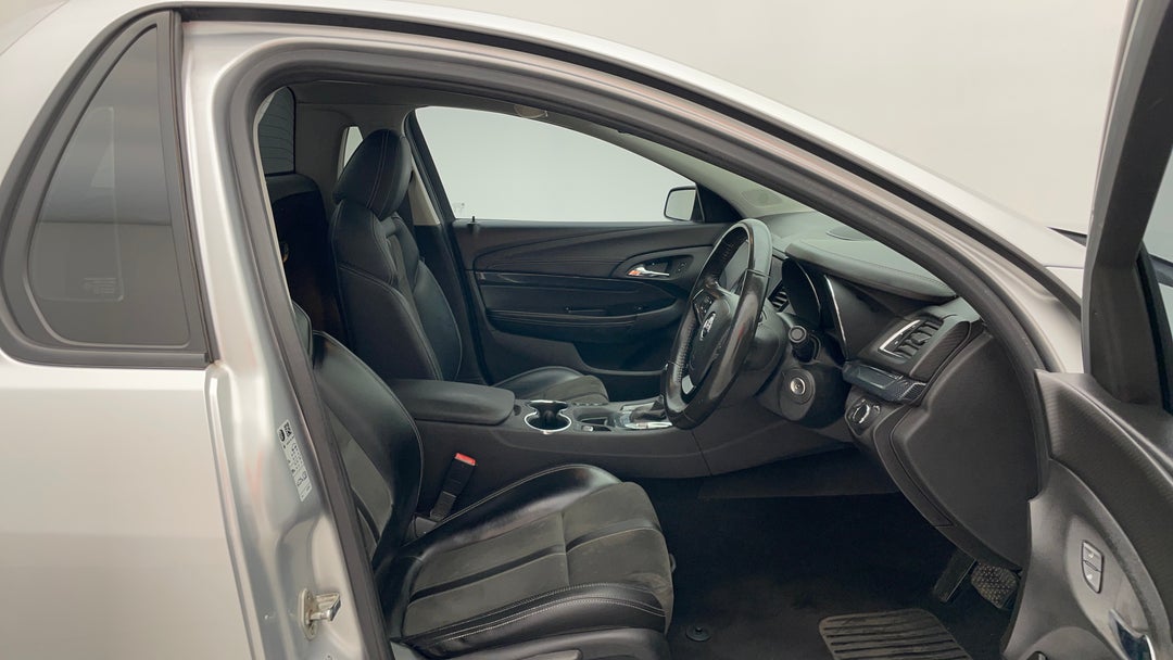 2015 Holden Ute Sv6, Automatic, 165610 km, Right Side Front Door Cabin View