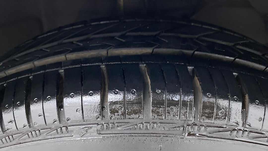 Right Front Tyre Tread