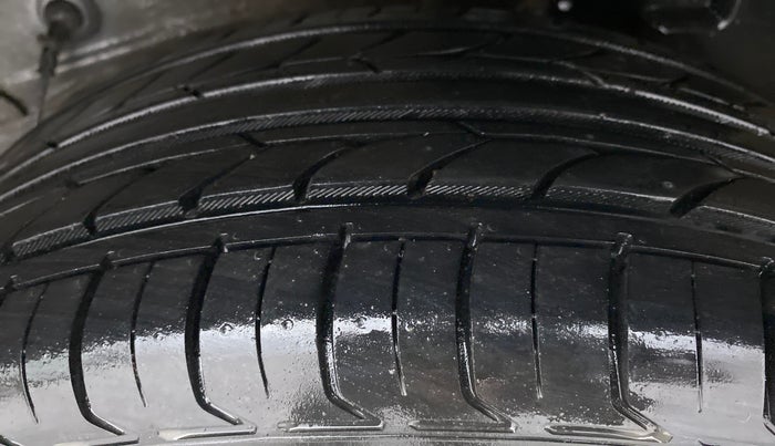 2015 Toyota Etios Liva VX, Petrol, Manual, 62,419 km, Left Rear Tyre Tread