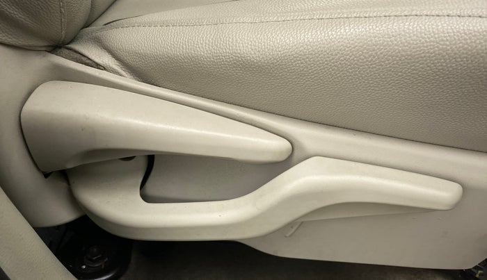 2015 Toyota Etios Liva VX, Petrol, Manual, 62,419 km, Driver Side Adjustment Panel
