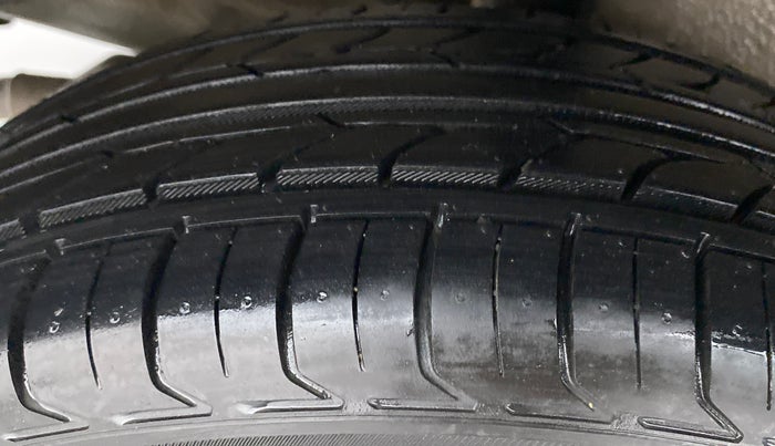 2015 Toyota Etios Liva VX, Petrol, Manual, 62,419 km, Right Rear Tyre Tread