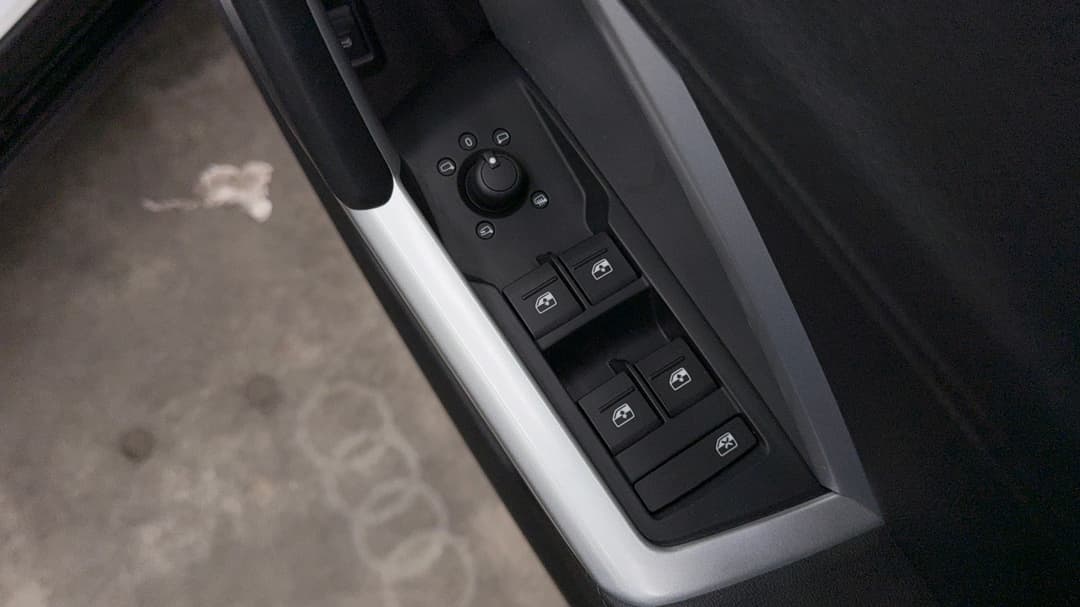 2021 Audi Q3 35 Tfsi, Automatic, 52341 km, Drivers Side Door Panel Controls