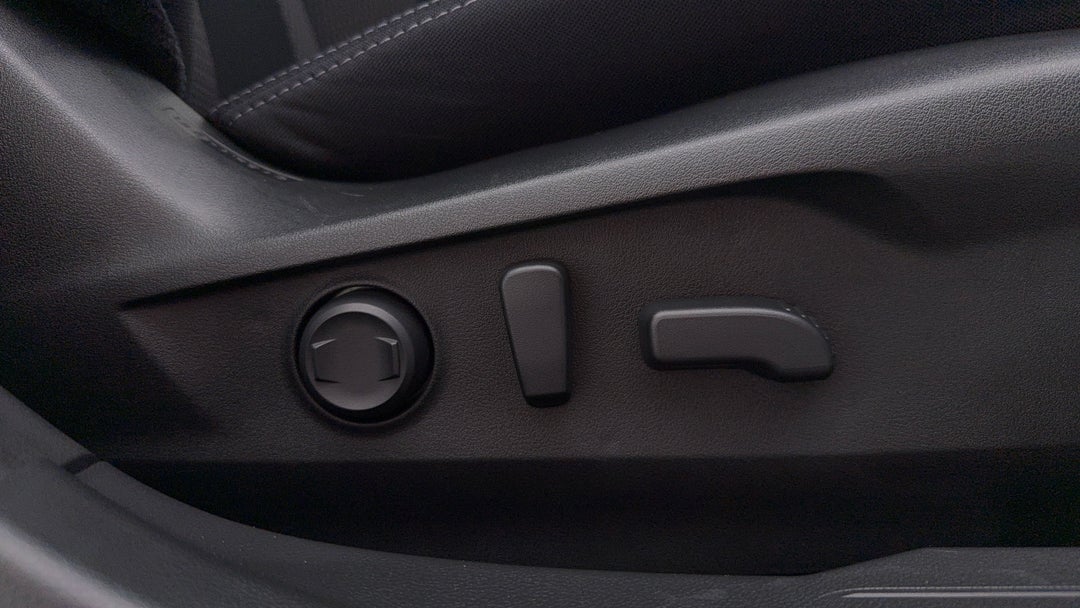 2022 Subaru Outback Awd, Automatic, 13079 km, Drivers Side Adjustment Panel