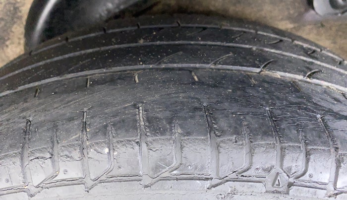2014 Hyundai Verna FLUIDIC 1.4 VTVT, Petrol, Manual, 70,923 km, Left Rear Tyre Tread