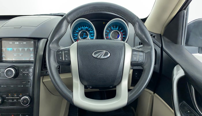 2016 Mahindra XUV500 W10 FWD, Diesel, Manual, 79,195 km, Steering Wheel Close Up