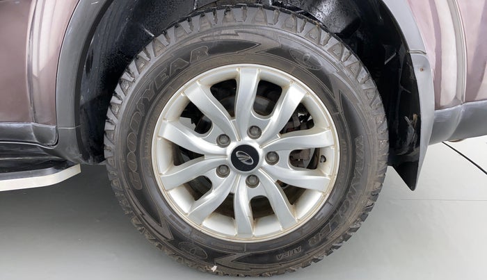 2016 Mahindra XUV500 W10 FWD, Diesel, Manual, 79,195 km, Left Rear Wheel