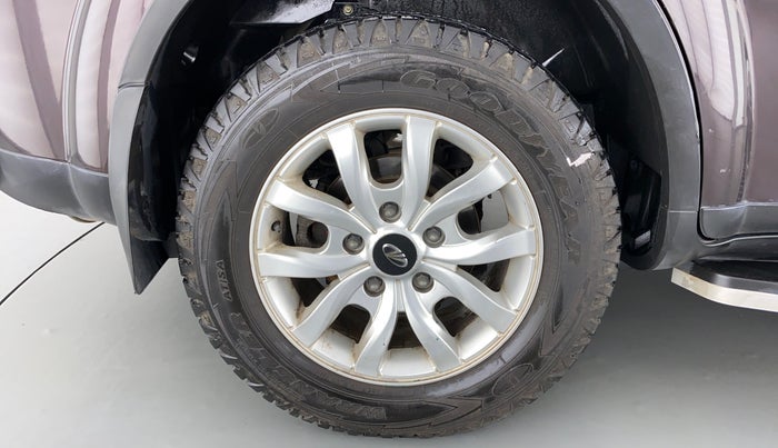 2016 Mahindra XUV500 W10 FWD, Diesel, Manual, 79,195 km, Right Rear Wheel