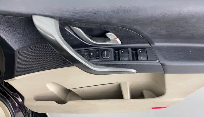 2016 Mahindra XUV500 W10 FWD, Diesel, Manual, 79,195 km, Driver Side Door Panels Control