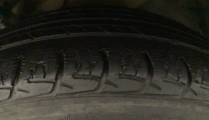 2016 Maruti Ciaz VXI, Petrol, Manual, 51,282 km, Left Front Tyre Tread