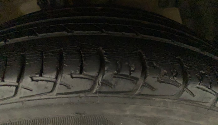 2016 Maruti Ciaz VXI, Petrol, Manual, 51,282 km, Right Front Tyre Tread