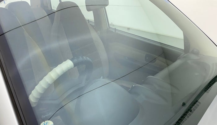 2013 Hyundai Santro Xing GLS, Petrol, Manual, 81,618 km, Front windshield - Minor spot on windshield