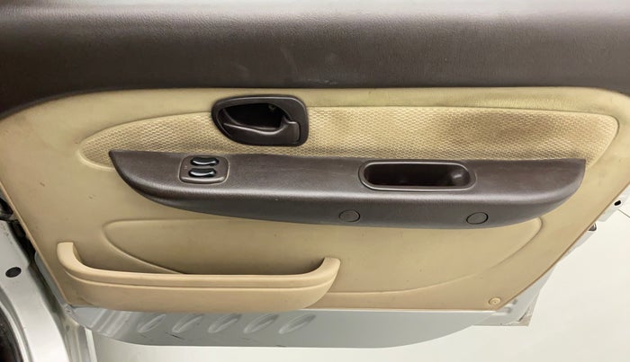 2013 Hyundai Santro Xing GLS, Petrol, Manual, 81,618 km, Driver Side Door Panels Control