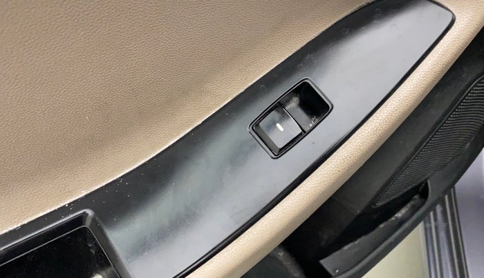 2015 Hyundai Elite i20 MAGNA 1.2, Petrol, Manual, 52,578 km, Left front window switch / handle - Switch/handle not functional