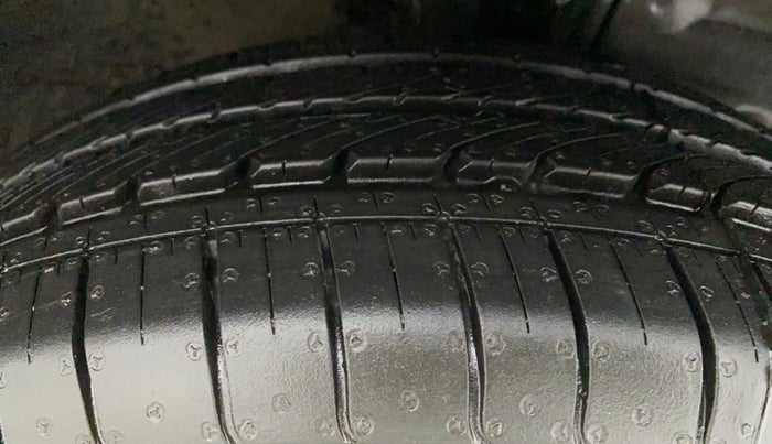 2015 Hyundai Elite i20 MAGNA 1.2, Petrol, Manual, 52,578 km, Right Front Tyre Tread