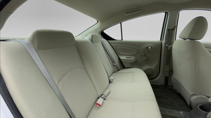 NISSAN SUNNY-Right Side Door Cabin View
