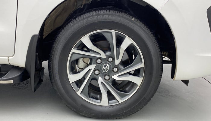 2022 Toyota Innova Crysta 2.4 VX 8 STR, Diesel, Manual, 48,971 km, Right Front Wheel