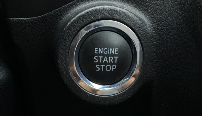 2022 Toyota Innova Crysta 2.4 VX 8 STR, Diesel, Manual, 48,971 km, Keyless Start/ Stop Button