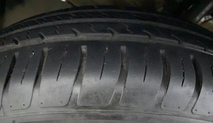 2019 Maruti Swift VXI D, Petrol, Manual, 16,521 km, Left Front Tyre Tread