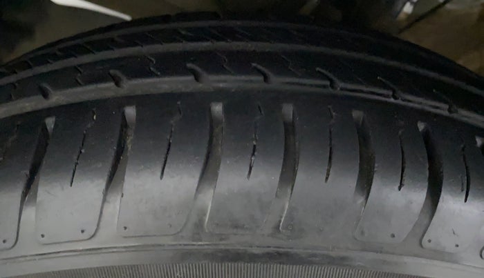 2019 Maruti Swift VXI D, Petrol, Manual, 16,521 km, Right Rear Tyre Tread