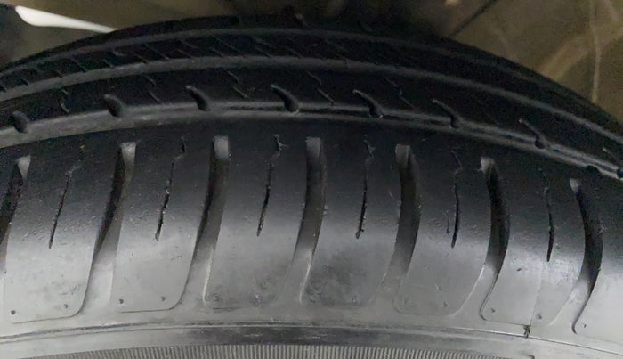 2019 Maruti Swift VXI D, Petrol, Manual, 16,521 km, Right Front Tyre Tread