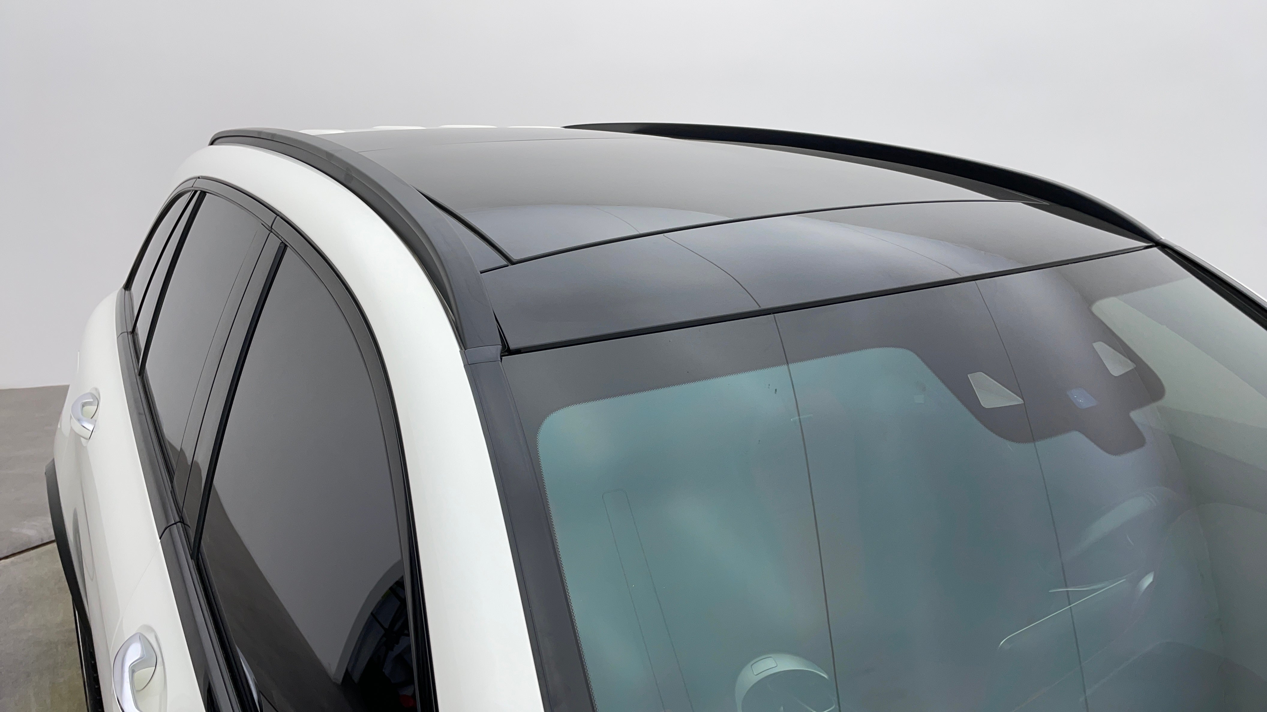 Mercedes Benz GLC 63-Roof/Sunroof View