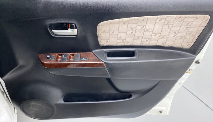 2016 Maruti Wagon R 1.0 VXI, Petrol, Manual, 43,459 km, Driver Side Door Panels Control