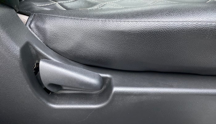 2016 Maruti Wagon R 1.0 VXI, Petrol, Manual, 43,459 km, Driver Side Adjustment Panel