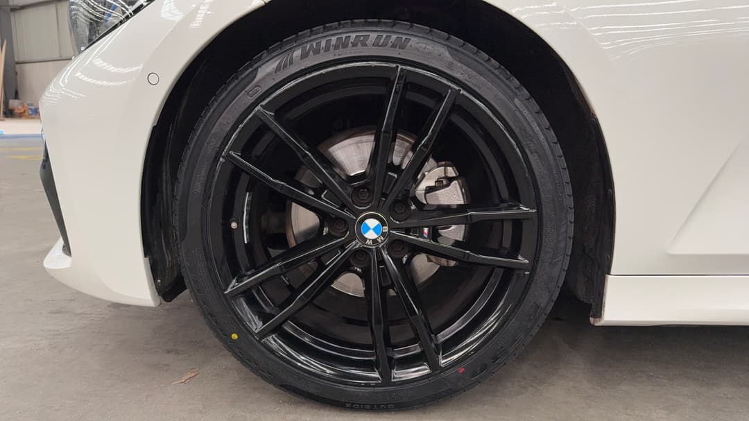 2020 BMW 3 20i M Sport, Automatic, 39517 km, Left Front Wheel