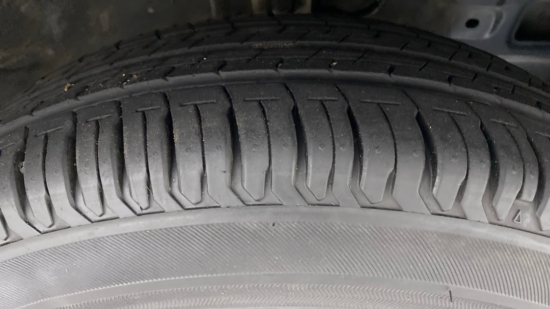 Right Front Tyre Tread