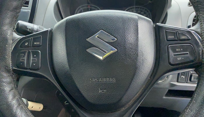 2018 Maruti Vitara Brezza ZDI PLUS DUAL TONE, Diesel, Manual, 48,535 km, Steering wheel - Phone control not functional
