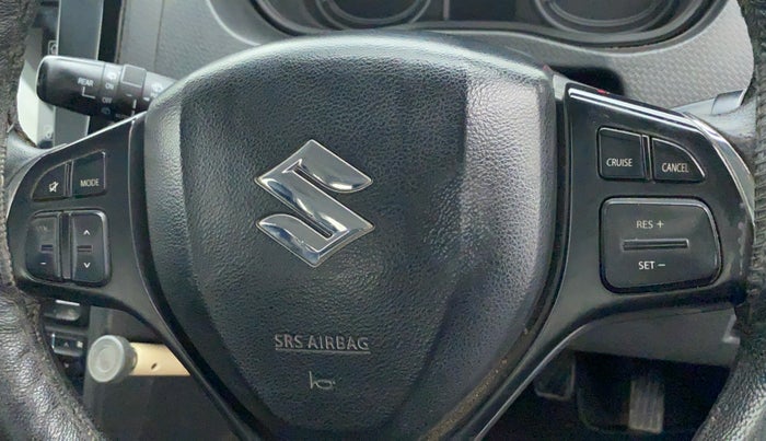 2018 Maruti Vitara Brezza ZDI PLUS DUAL TONE, Diesel, Manual, 48,535 km, Steering wheel - Sound system control not functional