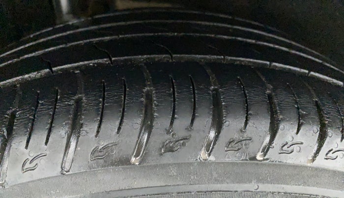 2018 Maruti Vitara Brezza ZDI PLUS DUAL TONE, Diesel, Manual, 48,535 km, Right Rear Tyre Tread