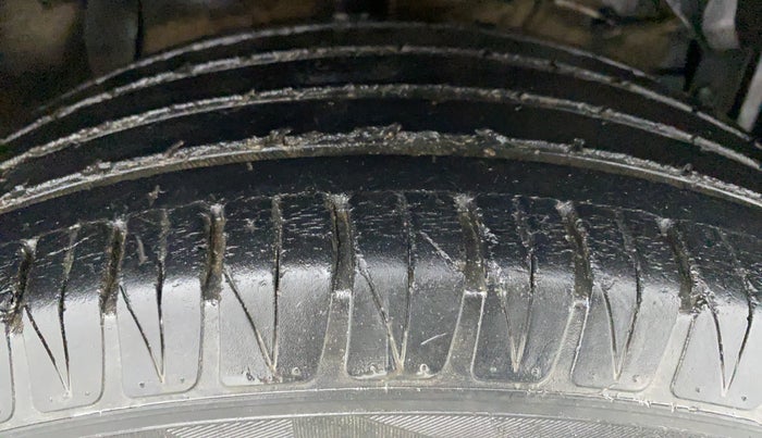 2018 Maruti Vitara Brezza ZDI PLUS DUAL TONE, Diesel, Manual, 48,535 km, Right Front Tyre Tread