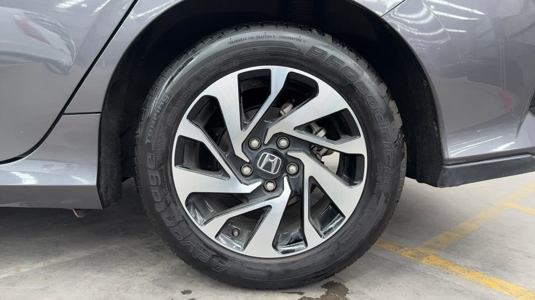 2019 Honda Civic Vti-s, Automatic, 80228 km, Left Rear Wheel