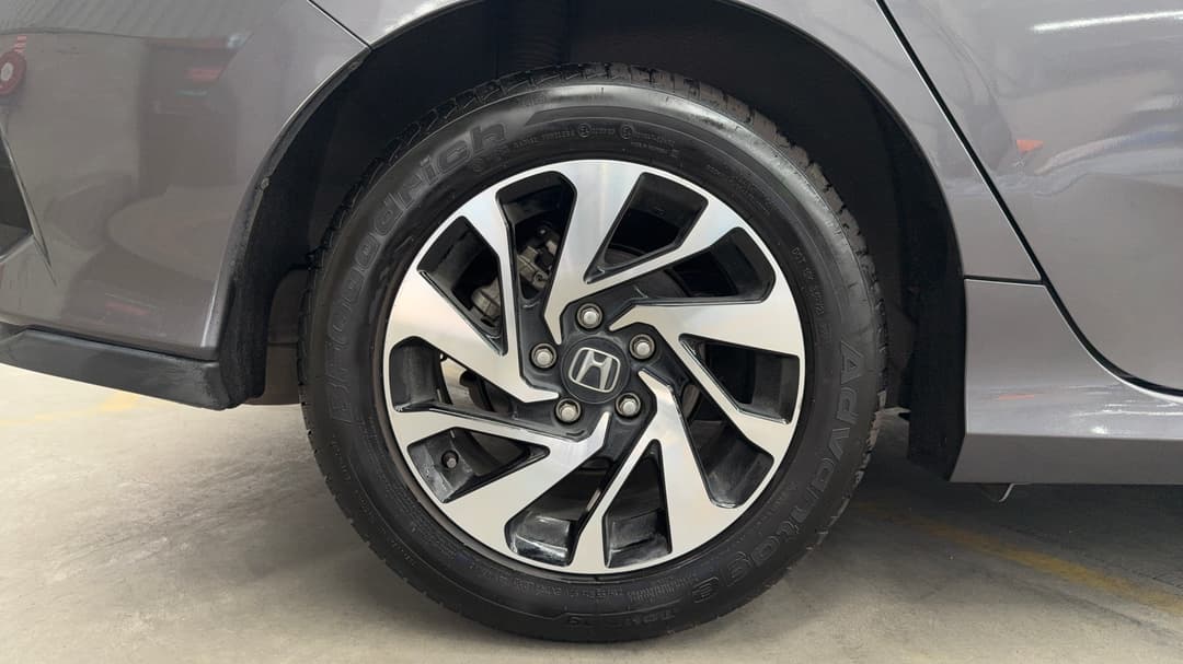 2019 Honda Civic Vti-s, Automatic, 80228 km, Right Rear Wheel