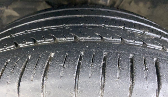 2015 Maruti Baleno ALPHA PETROL 1.2, Petrol, Manual, 57,268 km, Left Front Tyre Tread