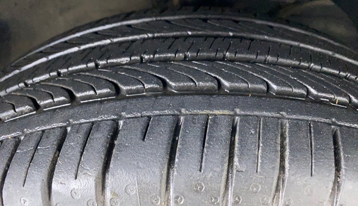 2015 Maruti Baleno ALPHA PETROL 1.2, Petrol, Manual, 57,268 km, Right Front Tyre Tread