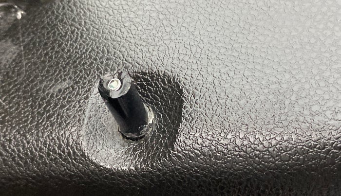 2017 Renault Kwid RXT, Petrol, Manual, 63,715 km, Lock system - Door lock knob has minor damage