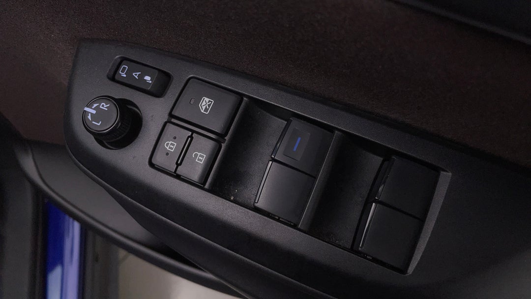 2021 Toyota Yaris Cross Urban (two-tone), Automatic, 71900 km, Drivers Side Door Panel Controls