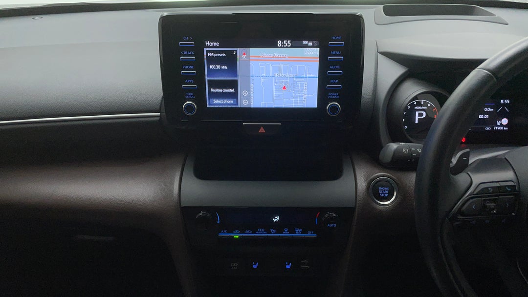 2021 Toyota Yaris Cross Urban (two-tone), Automatic, 71900 km, Center Console