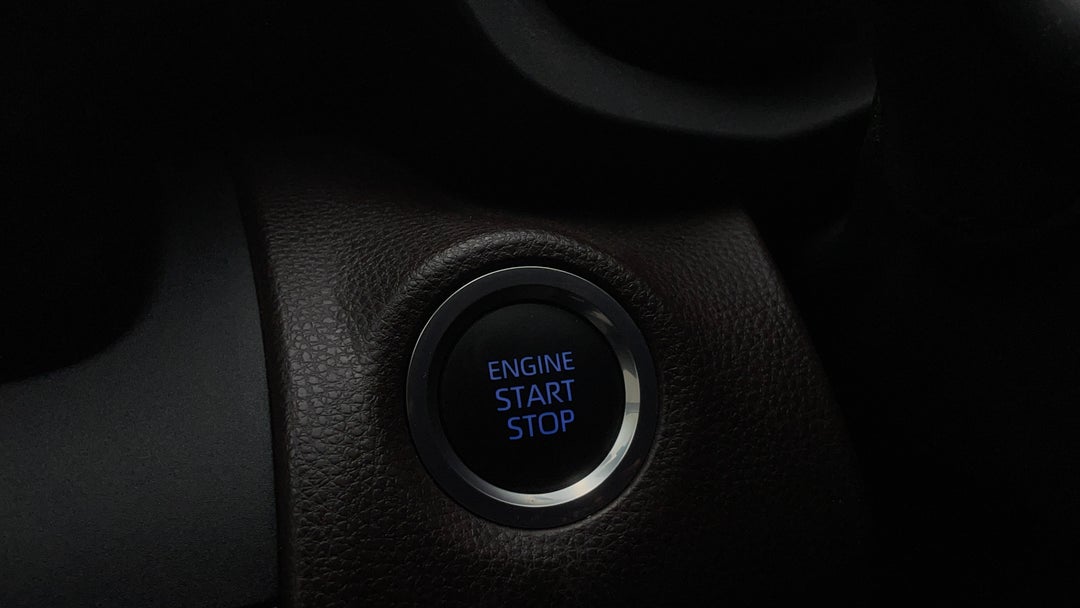 2021 Toyota Yaris Cross Urban (two-tone), Automatic, 71900 km, Keyless / Button Start