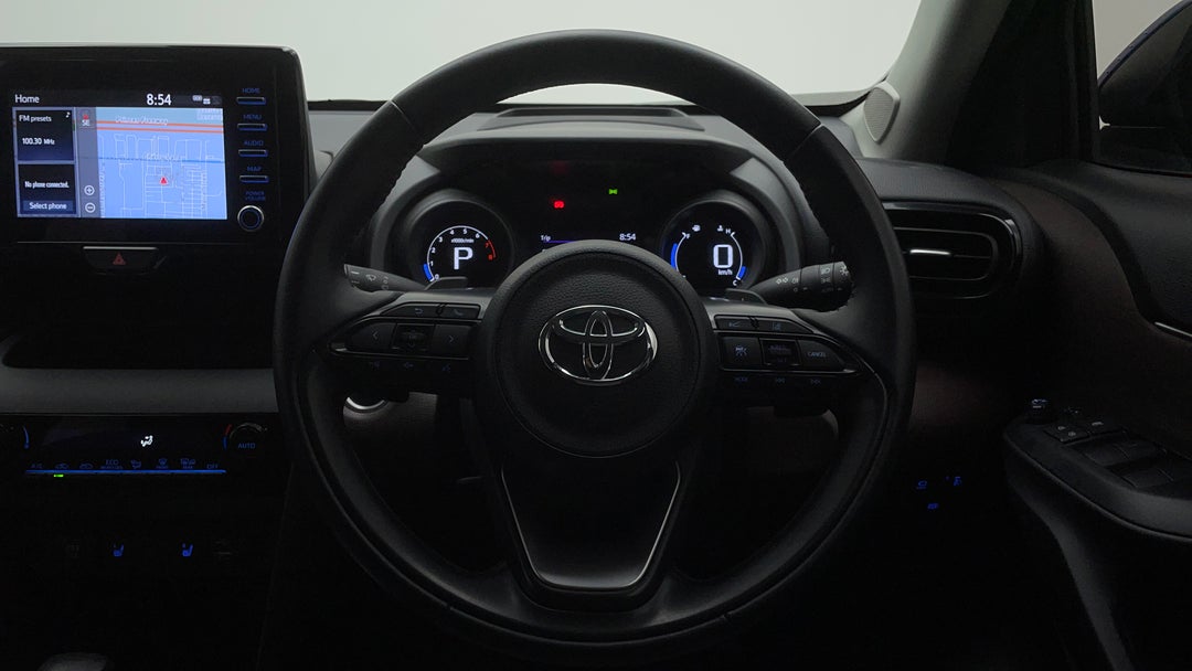 2021 Toyota Yaris Cross Urban (two-tone), Automatic, 71900 km, Steering Wheel Close-up