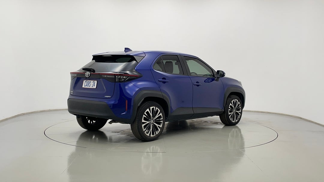 2021 Toyota Yaris Cross Urban (two-tone), Automatic, 71900 km, Right Back Diagonal (45- Degree) View